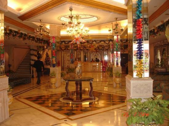Empires Hotel Puri Esterno foto