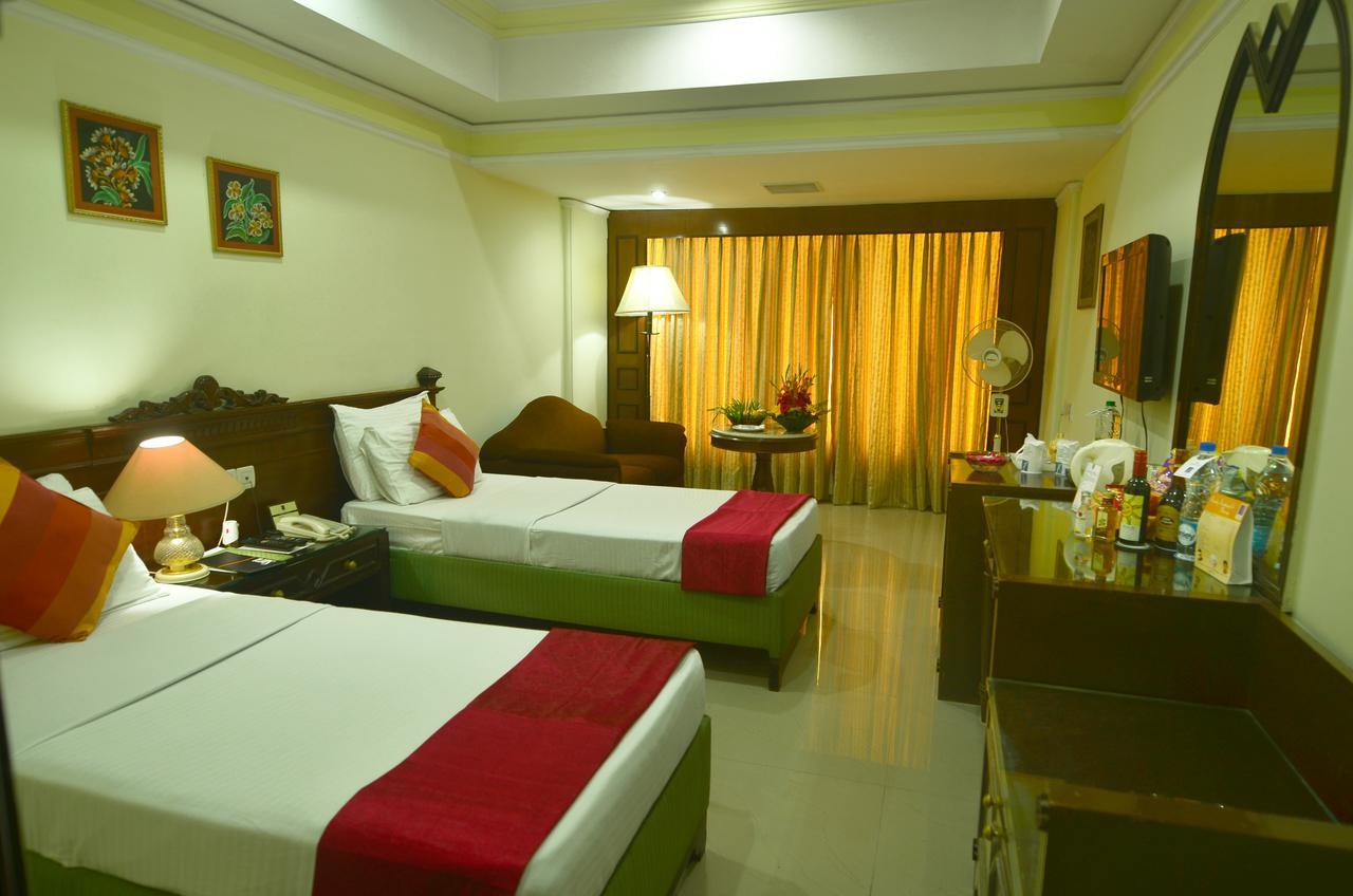 Empires Hotel Puri Esterno foto
